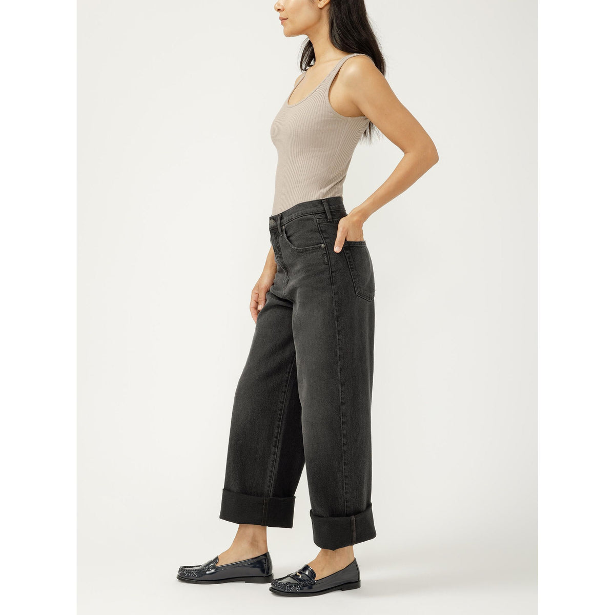 Silver Be Easy Wide Leg Crop in Onyx: model wearing relaxed high-rise, wide-leg cropped jeans with cuffed hems.