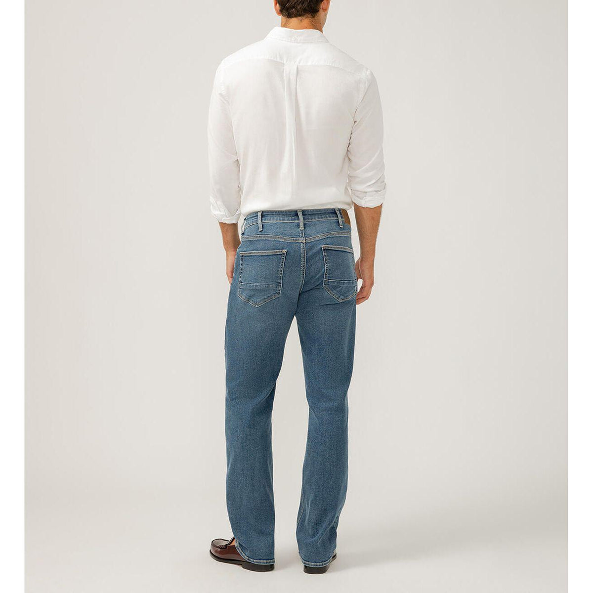 Silver Grayson Straight Denim from Silver offers a classic fit with a 17" straight leg and timeless elegance.