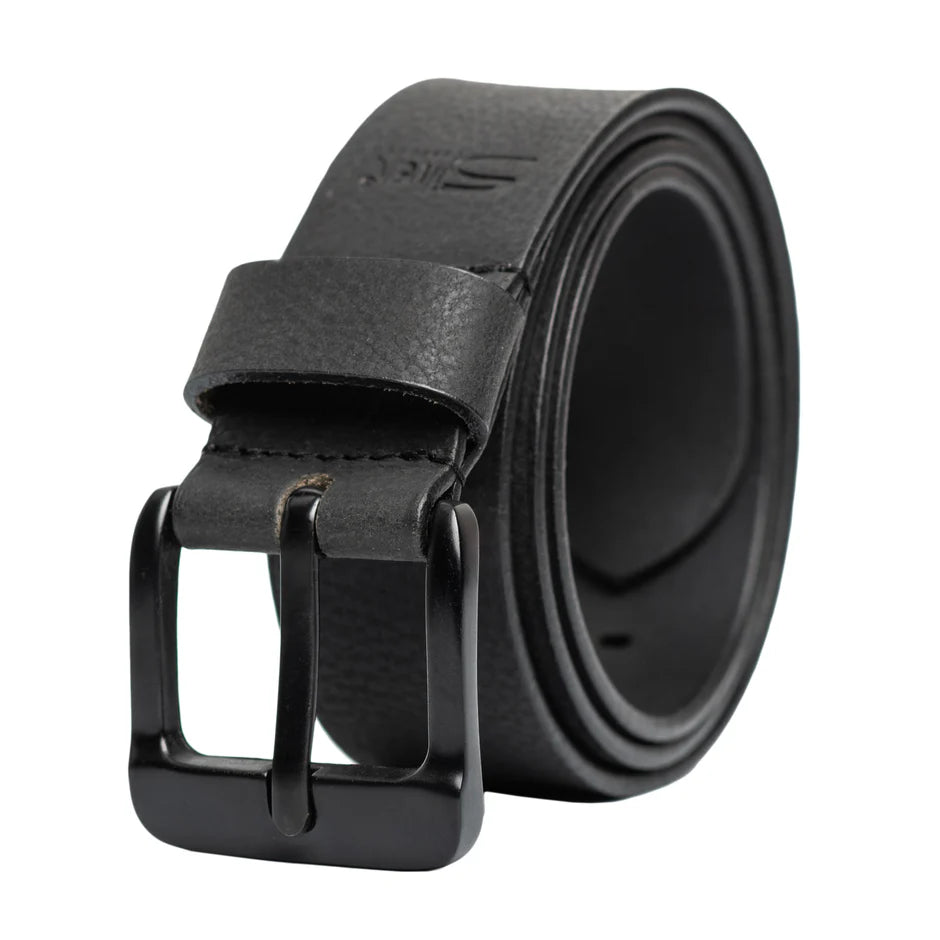 Silver Jeans pebble-grain 40mm leather belt with a gun-barrel buckle.