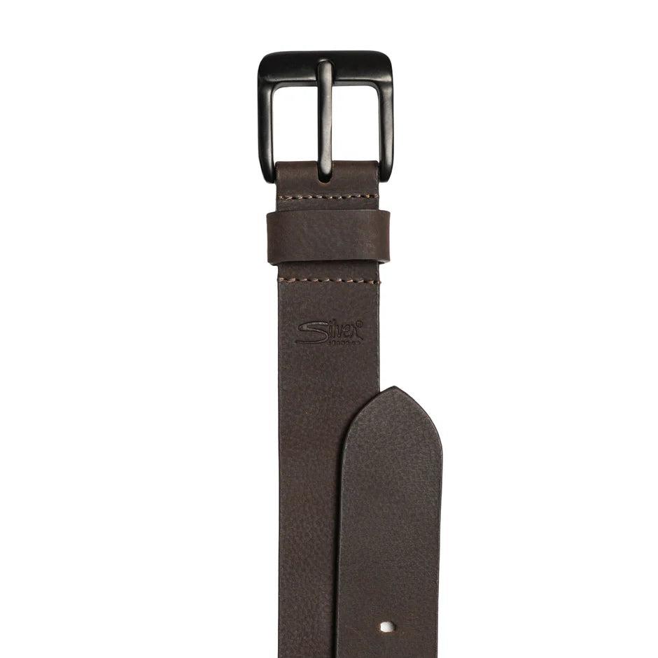 Brown pebble grain 40mm leather belt with gun barrel buckle, premium Silver Jeans design.