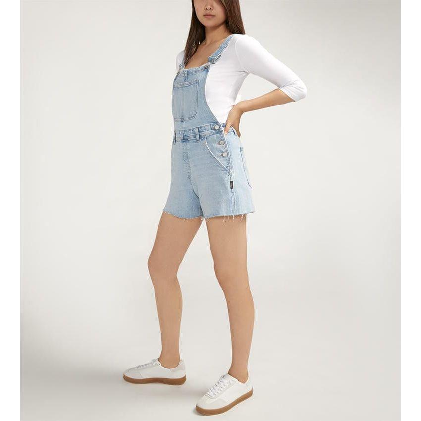 Stylish Silver Shortalls Indigo with adjustable straps and vintage light wash, perfect for spring outings.
