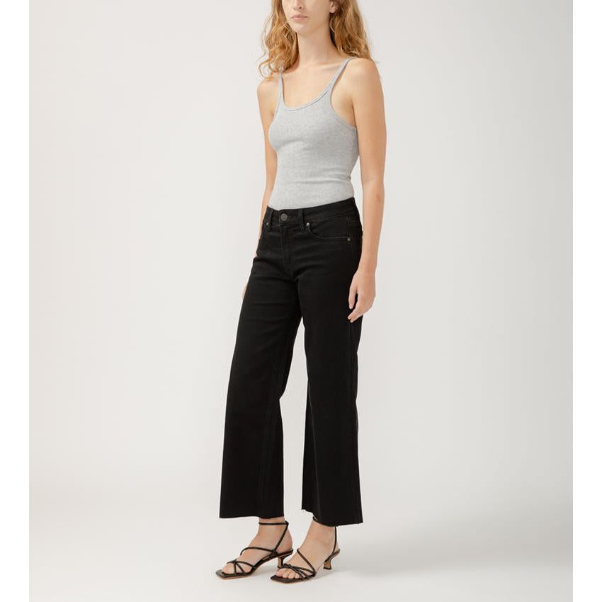 Discover effortless style with the Silver Suki Ankle Wide Leg Black, featuring Luxe Stretch denim for all-day comfort.