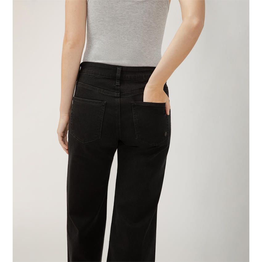 The Silver Suki Ankle Wide Leg Black jeans showcase a stylish back view, highlighting their flattering fit and design.