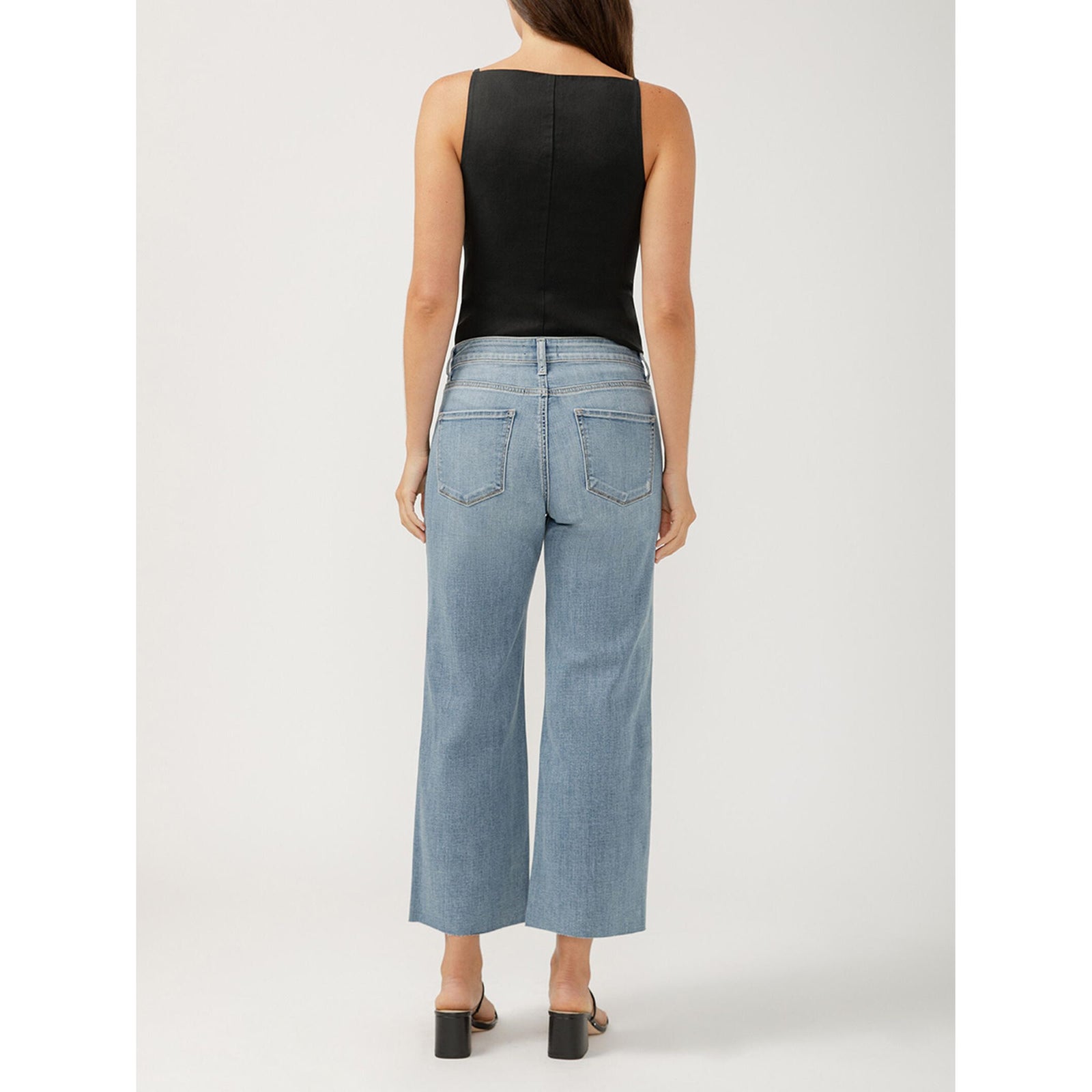 Silver Suki Ankle Wide Leg Indigo jeans on model, Luxe Stretch denim, flattering curvy-fit silhouette.