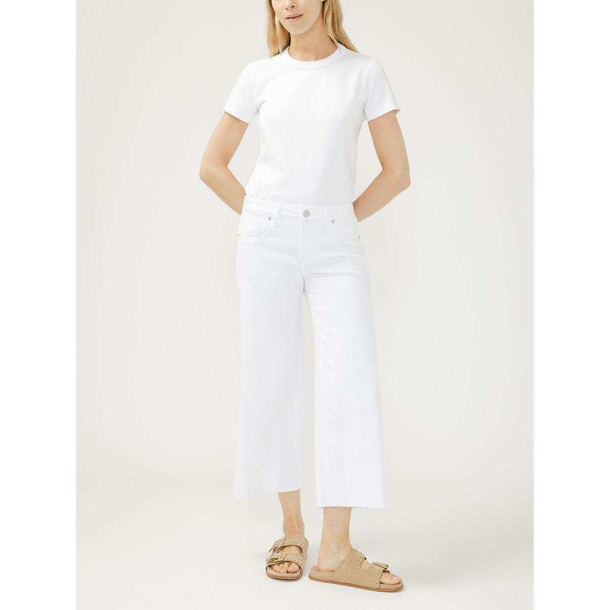 Silver Suki wide-leg cropped jeans in white on a model with a white tee and tan sandals.