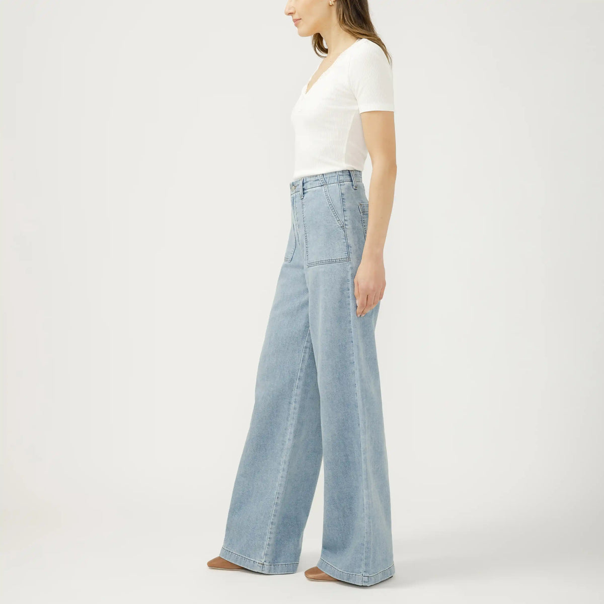 Light wash wide leg knit denim jeans in Crickets. Relaxed flex denim with a clean, flowing fit for spring into fall.