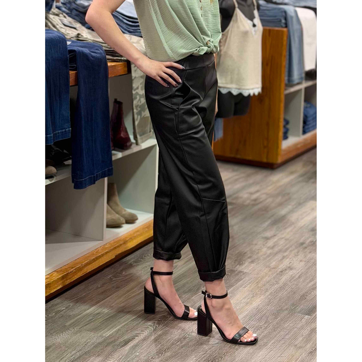 Sorella Liquid Crop Jogger