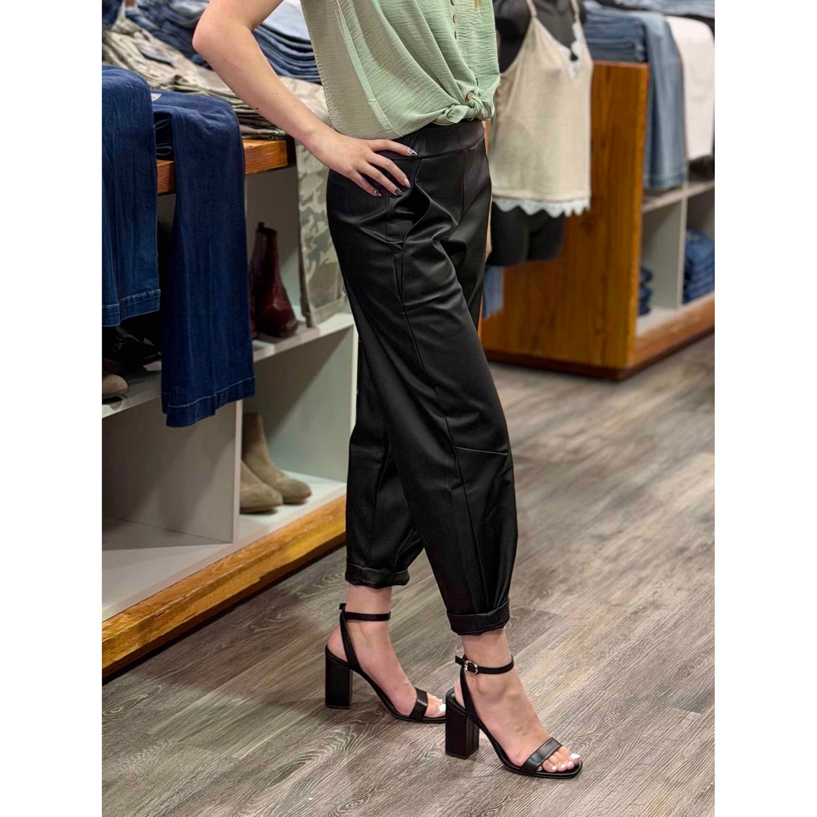 Sorella Liquid Crop Jogger