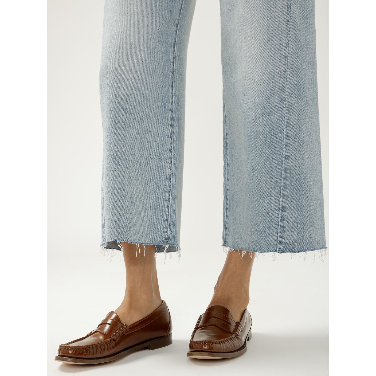 Silver Suki Wide Leg Cropped jeans in West End wash with frayed hems, paired with brown loafers.