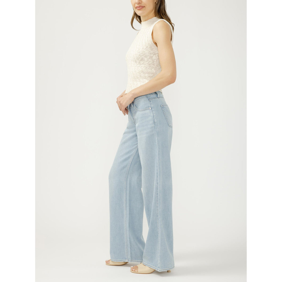 Model wearing Silver Suki Wide Leg jeans inDreamer's Edge with a cream sleeveless knit top.