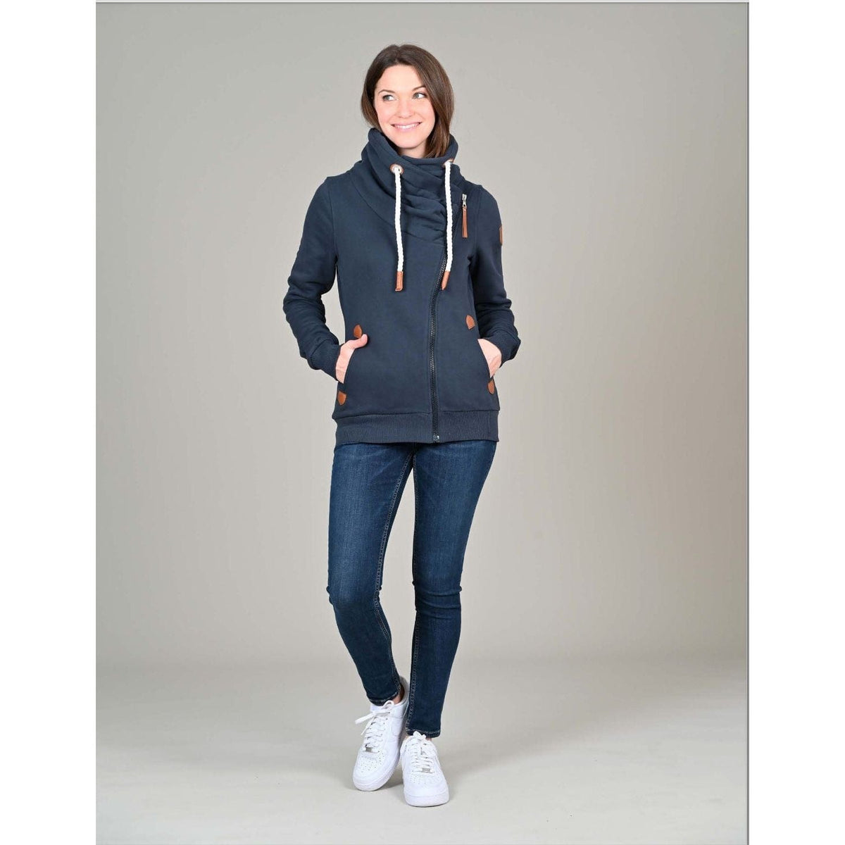 Wanakome Hestia Zip Up showcases cozy fleece and an asymmetrical zipper for a flattering look. Perfect for any occasion.