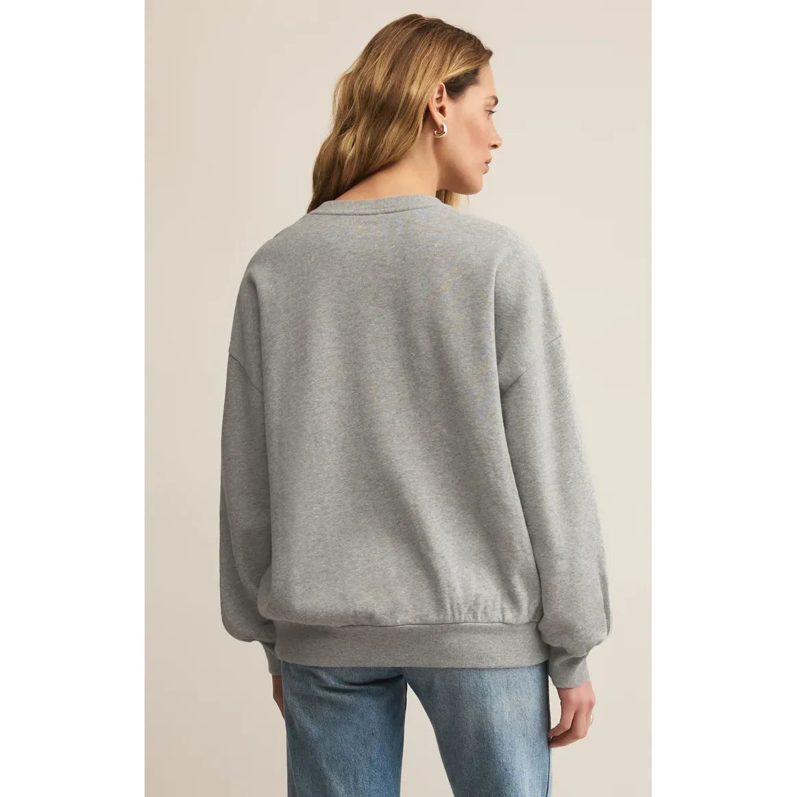 Z Supply Apres Sunday Sweatshirt in grey with Après graphic and heart, oversized cozy fleece.