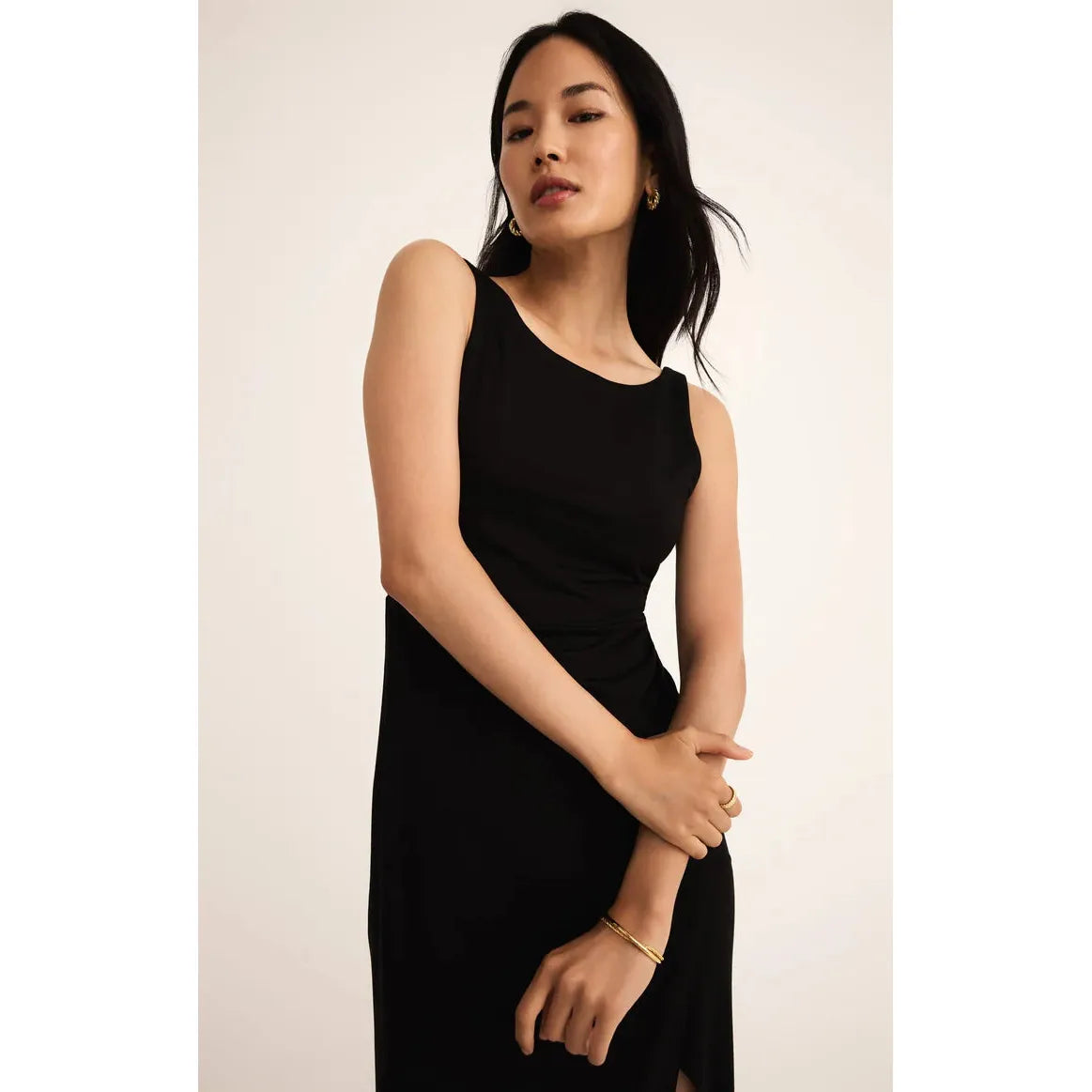 Stylishly chic, the Z Supply Valencia Midi Dress features a fitted silhouette and playful slit, perfect for any occasion.