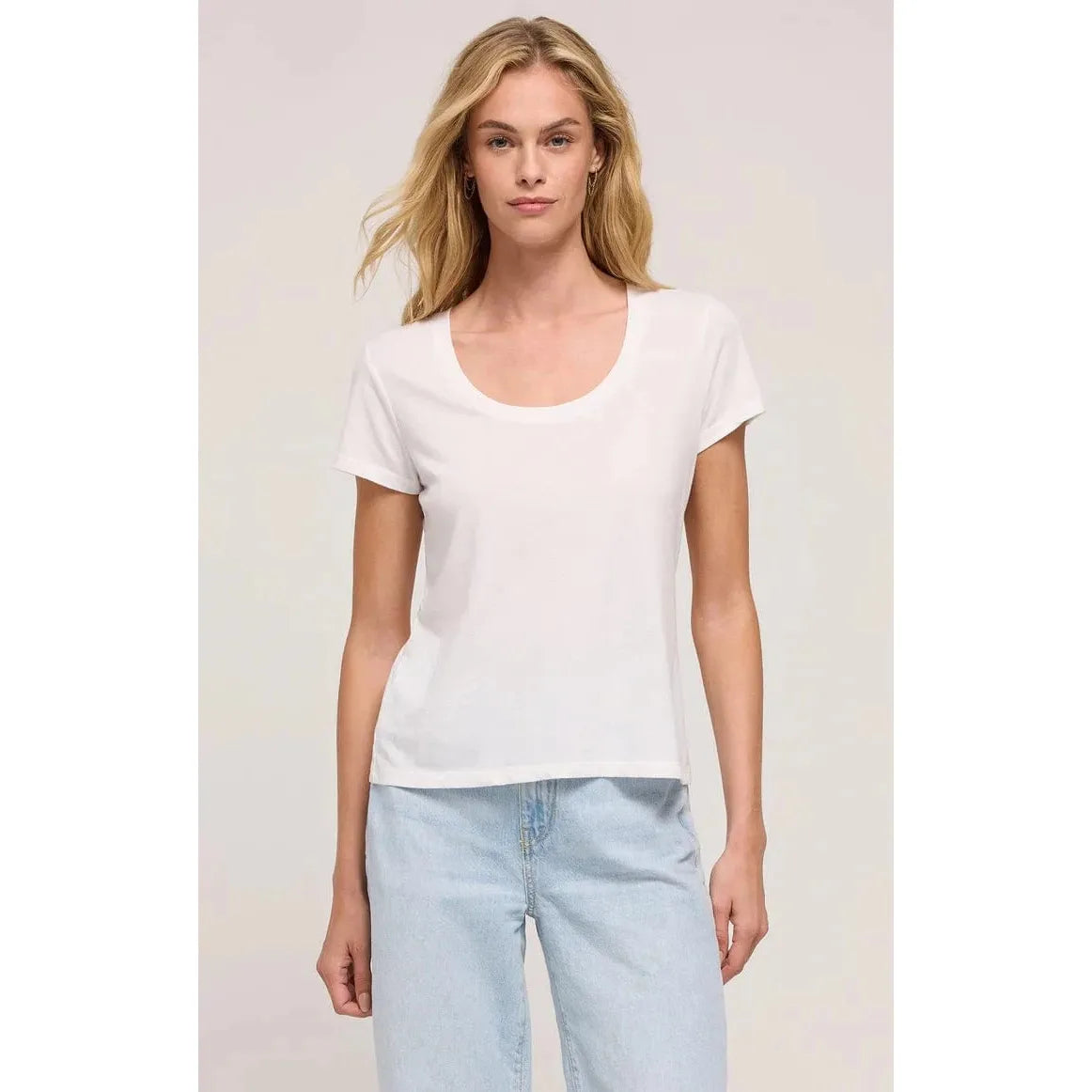 Stylish model wearing the Z Supply Anywhere Scoop Tee, perfect for a cozy, everyday look.