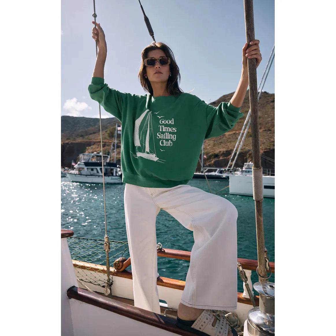 Relax in style with the Z Supply Sail Away Sunday Sweat Shirt, featuring a breezy sailboat print in botanical green.