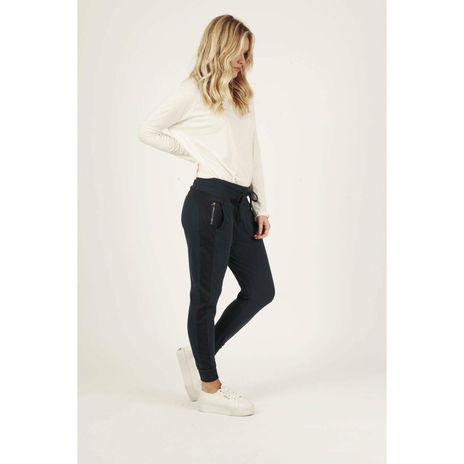 Suzy D Utility Jogger in Black S - M